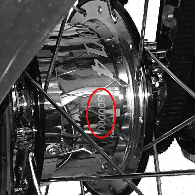 Serial number on the housing of a Rohloff SPEEDHUB, circled in red.