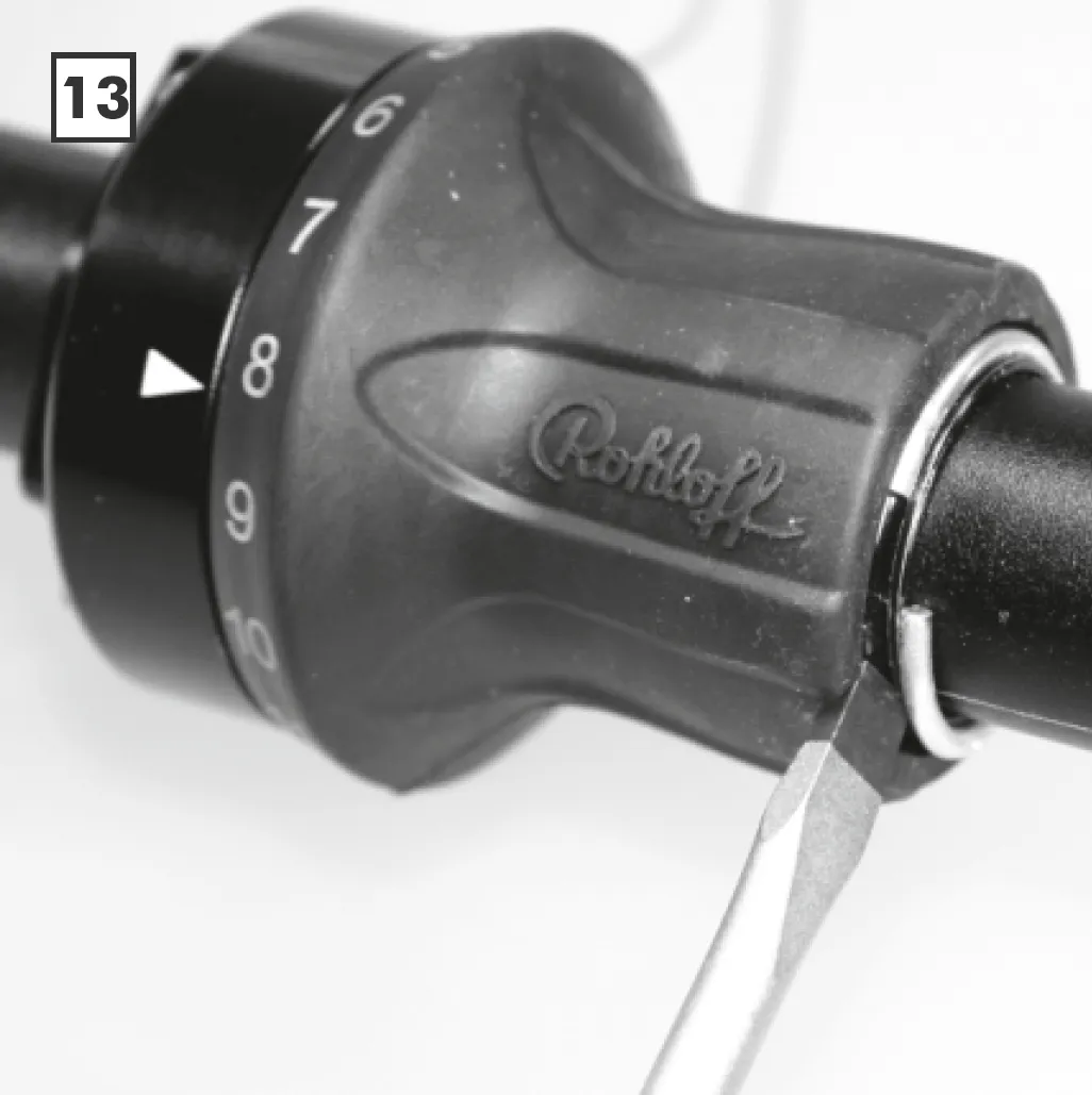 Prising off the circlip of the Rohloff twist shifter with a narrow flat-blade screwdriver.